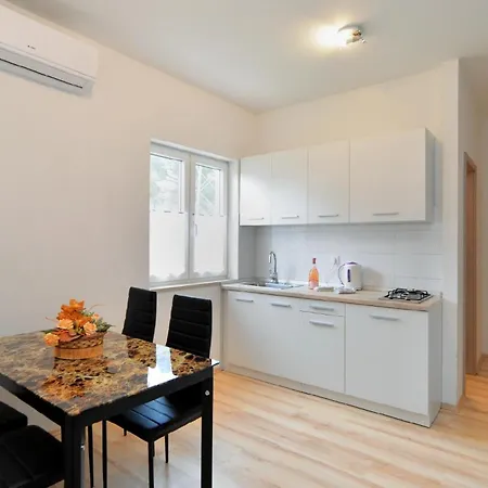 Apartament Ferienwohnung Fuer 4 Personen Ca 40 Qm In Sijana, Istrien Istrische Riviera *